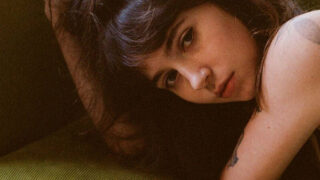 グラミー賞にノミネートされているクレイロの最新作『Charm』より「Sexy to Someone」のミュージック・ビデオが公開！