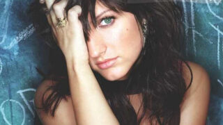 アシュリー・シンプソンのデビュー・アルバム20周年記念盤がリリース！代表曲「Pieces Of Me」のミュージック・ビデオがHDで公開