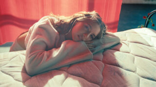 ケンジー、 約1年ぶりの新曲となるドリーミーなサマーソング「tan lines」をリリース！