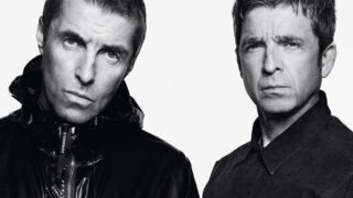 オアシス、デビュー・アルバム『Definitely Maybe』が全英アルバムチャートで30年ぶりに1位を獲得