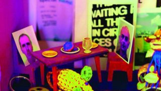 アンダーワールド、新作アルバム『Strawberry Hotel』リリース！「Techno Shinkansen」のヴィジュアライザー・ビデオを公開