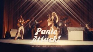 ホールジー、最新アルバムから「Panic Attack」のVevo公式ライヴ・パフォーマンス・ビデオを公開