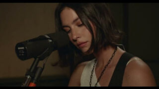 グレイシー・エイブラムス、VevoのExtended Playシリーズの一環として披露した「I Knew It, I Know You」の映像を公開