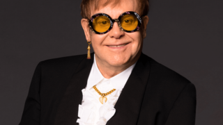 エルトン・ジョン、2022年にドジャー・スタジアムで行われた最後の北米公演から「Your Song」のライヴ映像が公開