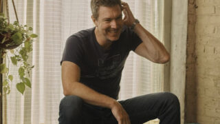 ハミルトン・ライトハウザー、新作アルバム『This Side Of The Island』をリリースを発表!先行曲「Knockin' Heart」のミュージック・ビデオも公開