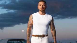 ケイン・ブラウン、VevoのExtended Playシリーズの一環として披露した「Gorgeous」の映像を公開