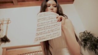 オリヴィア・マーシュ、自身初のEP『Meanwhile』をリリース！収録曲から「Strategy」のミュージック・ビデオも公開