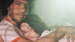 セレーナ・ゴメスとベニー・ブランコ、3/21にコラボ・アルバム『I Said I Love You First』リリースを発表!新曲「Scared of Loving You」のリリック・ビデオも公開