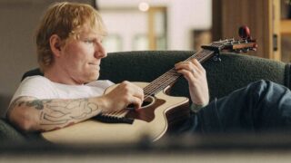 エド・シーラン、4/4に新曲「Azizam」をリリースすることを発表