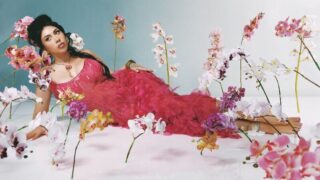 カリ・ウチス、最新アルバム『Sincerely,』を発表！先行曲「Sunshine & Rain...」が3/27にリリースされることが決定！