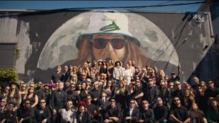 mgkことマシン・ガン・ケリー、友人に捧げる新曲「your name forever」のミュージック・ビデオを公開