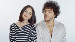 セレーナ・ゴメス、ベニー・ブランコとのコラボアルバムがリリース!収録曲「Younger And Hotter Than Me」のミュージック・ビデオも公開