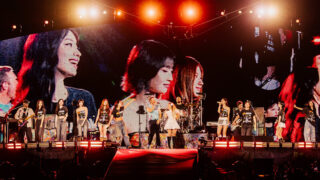 コールドプレイ、TWICEとの共演曲「WE PRAY (TWICE Version)」を韓国公演にてステージでも共演パフォーマンスを披露!共演写真や動画が続々公開中!