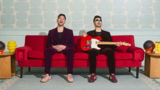 クラッシュ・アダムス、新曲「Karaoke」リリース!ダンスフロアを熱狂させる!