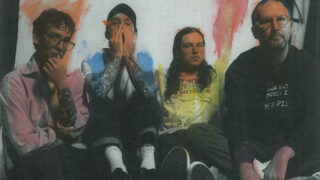 Hotline TNT、来たる新作アルバムからの先行シングル「Julia's War」のミュージック・ビデオを公開