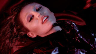 マイリー・サイラス、5/30リリース新作アルバムから先行2曲のミュージック・ビデオを公開