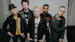 Sum 41、最後のスタジオ・アルバム『Heaven :x: Hell』から「Radio Silence」のミュージック・ビデオを公開