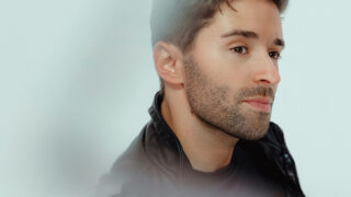 ジェイク・ミラー、来日公演を目前に新曲「A Million Ways To Miss You」のミュージック・ビデオを公開