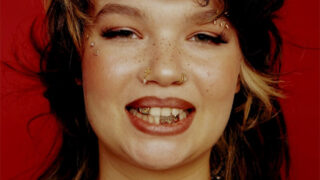 ローラ・ヤング、新曲「One Thing」をリリース!ミュージック・ビデオも公開