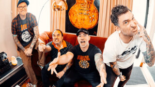 ニュー・ファウンド・グローリー、ファンを励ます新曲「100%」のリリック・ビデオを公開