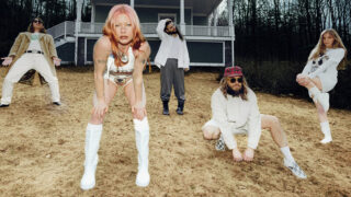 ウェット・レッグ、英BBC人気音楽番組に出演し披露した「catch these fists」「CPR」の映像が公開