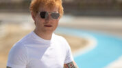エド・シーラン、映画『F1／エフワン』サウンドトラックから新曲「Drive」のミュージック・ビデオを公開