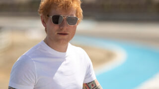 エド・シーラン、映画『F1／エフワン』サウンドトラックから新曲「Drive」のミュージック・ビデオを公開