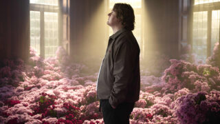 ルイス・キャパルディ、ジミー・ファロンの米人気テレビ番組で披露した「Survive」の映像が公開