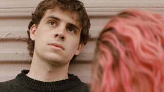 ロイエル・オーティス、8/22(金)リリース新作アルバムから新曲「car」のミュージック・ビデオを公開