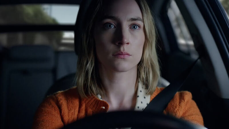 トーキング・ヘッズ、マイク・ミルズ監督・シアーシャ・ローナン主演「Psycho Killer」の新ミュージック・ビデオが公開