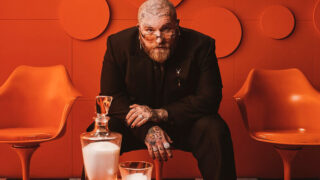 テディ・スウィムズ、東京一夜限りの待望の単独公演が決定!待望の完全版アルバムもリリース