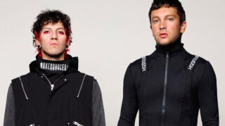 トゥエンティ・ワン・パイロッツ、9/12(金)リリースの新作アルバム『Breach』から新曲「Drum Show」のミュージック・ビデオを公開