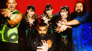 BABYMETAL、最新アルバム『METAL FORTH』から新曲「Kon! Kon! feat. Bloodywood」のミュージック・ビデオを公開