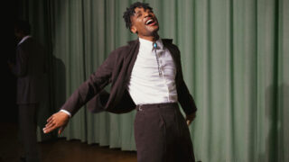 ジョン・バティステ、8/22に新作アルバム『BIG MONEY』リリースを発表！タイトル曲のミュージック・ビデオも公開