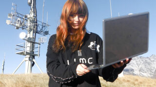 “ガールEDM”を牽引するニーナジラーチ、待望のデビューアルバム『I Love My Computer』をリリース