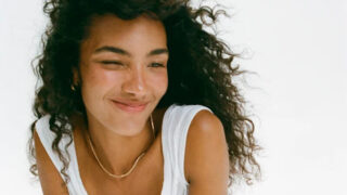 オリヴィア・ディーン、9/26(金)リリース新作アルバムから新曲「Lady Lady」のミュージック・ビデオを公開