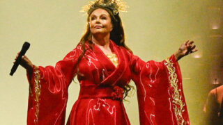 サラ・ブライトマン、3年ぶり11回目の単独来日公演がいよいよ開幕!大ヒット曲で観客を魅了!