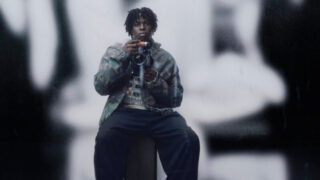 ダニエル・シーザー、新作アルバム『Son of Spergy』10/24リリース!新曲「Call On Me」のアコースティック・ライヴ映像も公開