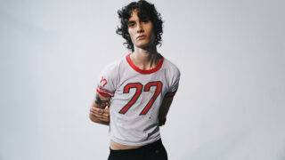 SUMMER SONIC 2025で初来日を果たしたソンバー、待望のデビュー・アルバム『I Barely Know Her』をリリース!フィジカルCDは11月にリリース予定!