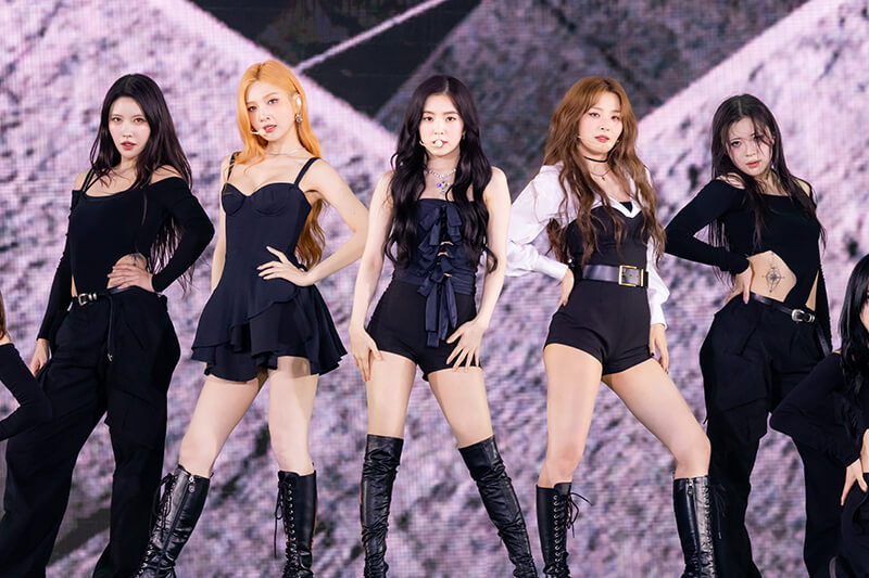 Red Velvet Photo Credit 田中聖太郎写真事務所