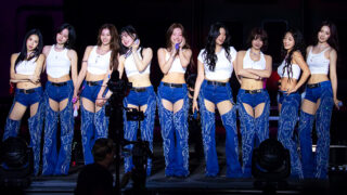 TWICE、『Lollapalooza Chicago』ヘッドライナーとして出演！初のグローバルフェスティバルでシカゴの真夏の夜を熱狂の渦へ