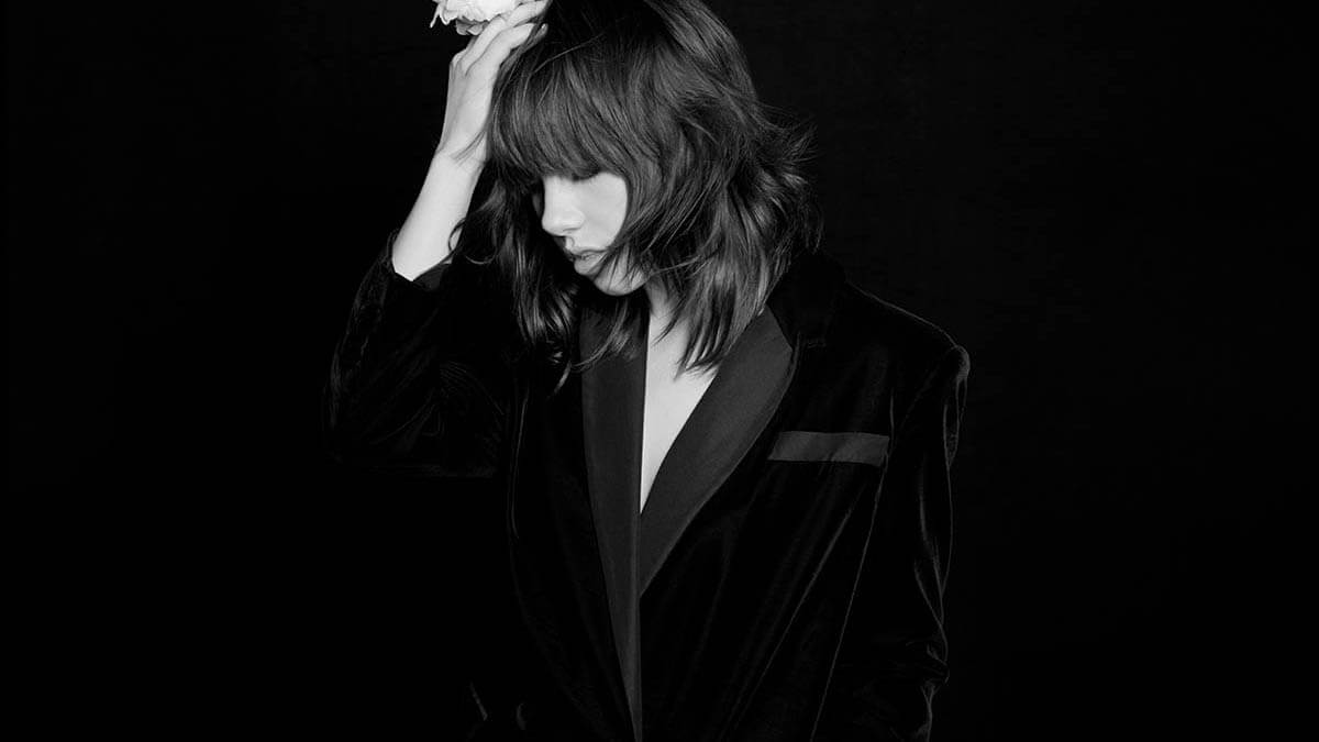 カーリー・レイ・ジェプセン、『Emotion』10周年を記念したミニ・ドキュメンタリーが公開！日本語字幕も公開