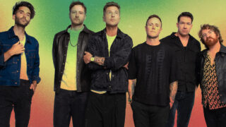 ワンリパブリック、『保科の休日』EDテーマ「Invincible」別バージョン入りの3曲入りEPをリリース!