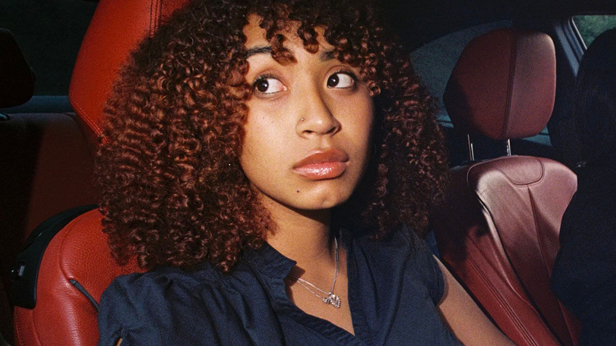 Raine、自身最もパーソナルな作品となる新作EP『Backseat』をリリース！