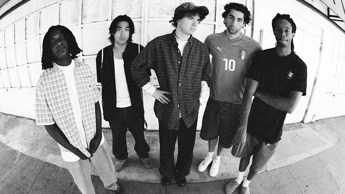 ワットモア、デビューアルバム『WHATMORE』から新たに「jackie chan」のミュージック・ビデオを公開