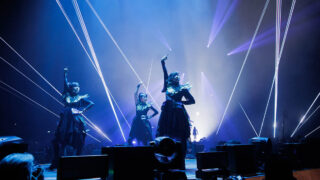 BABYMETAL、日本人グループ史上初の単独公演となったロンドン・O2アリーナ単独公演より「from me to u(feat. Poppy)」ライヴ映像を公開！