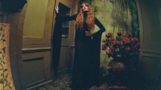 フローレンス・アンド・ザ・マシーン、ジミー・ファロン司会の米人気番組で披露した「Sympathy Magic」の映像が公開