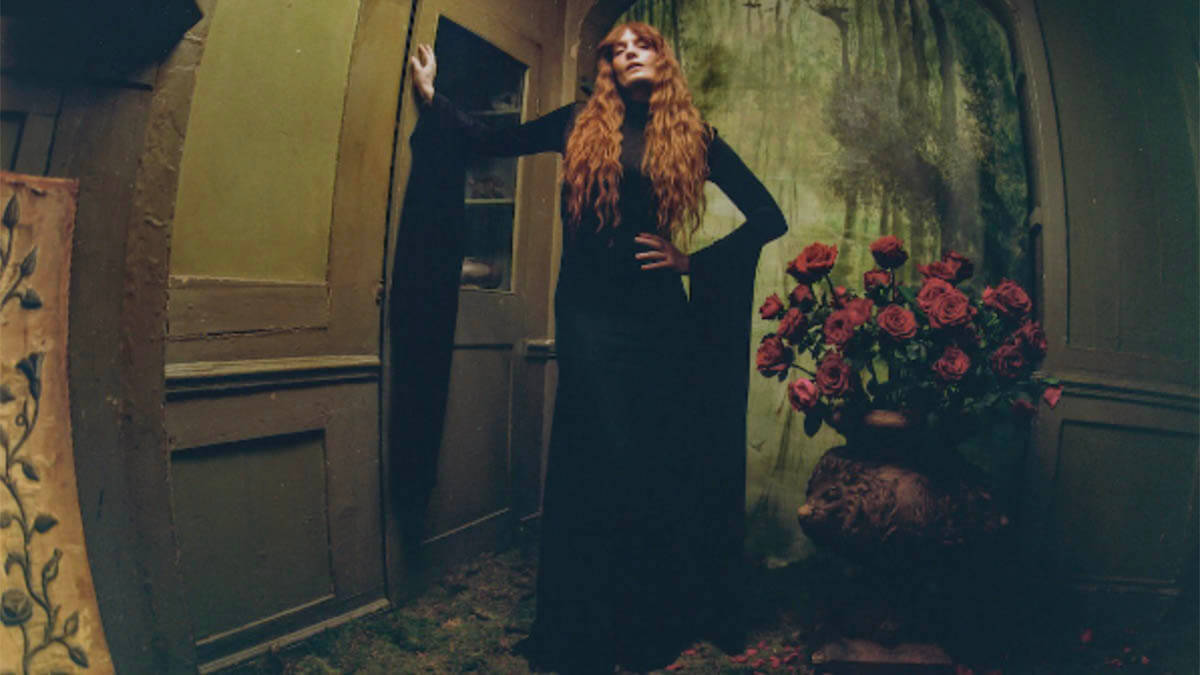 フローレンス・アンド・ザ・マシーン、ジミー・ファロン司会の米人気番組で披露した「Sympathy Magic」の映像が公開