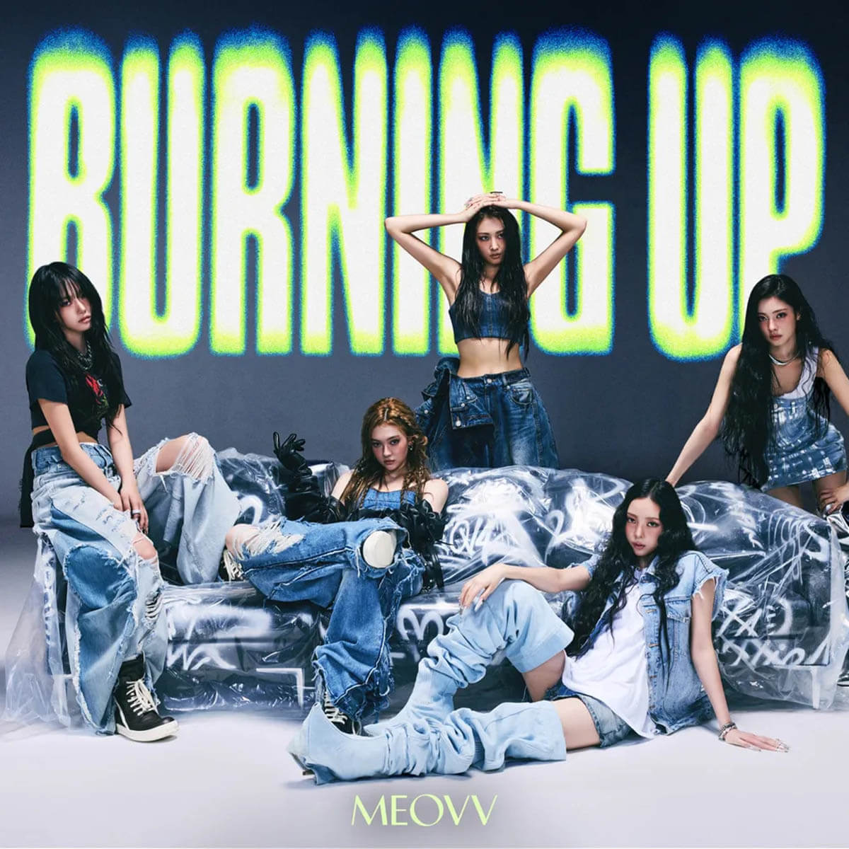 MEOVV「BURINIG UP」