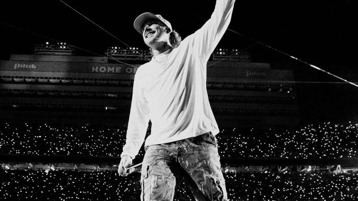 モーガン・ウォーレン、大ヒット中のアルバム『I'm the Problem』から「I Got Better」のミュージック・ビデオを公開